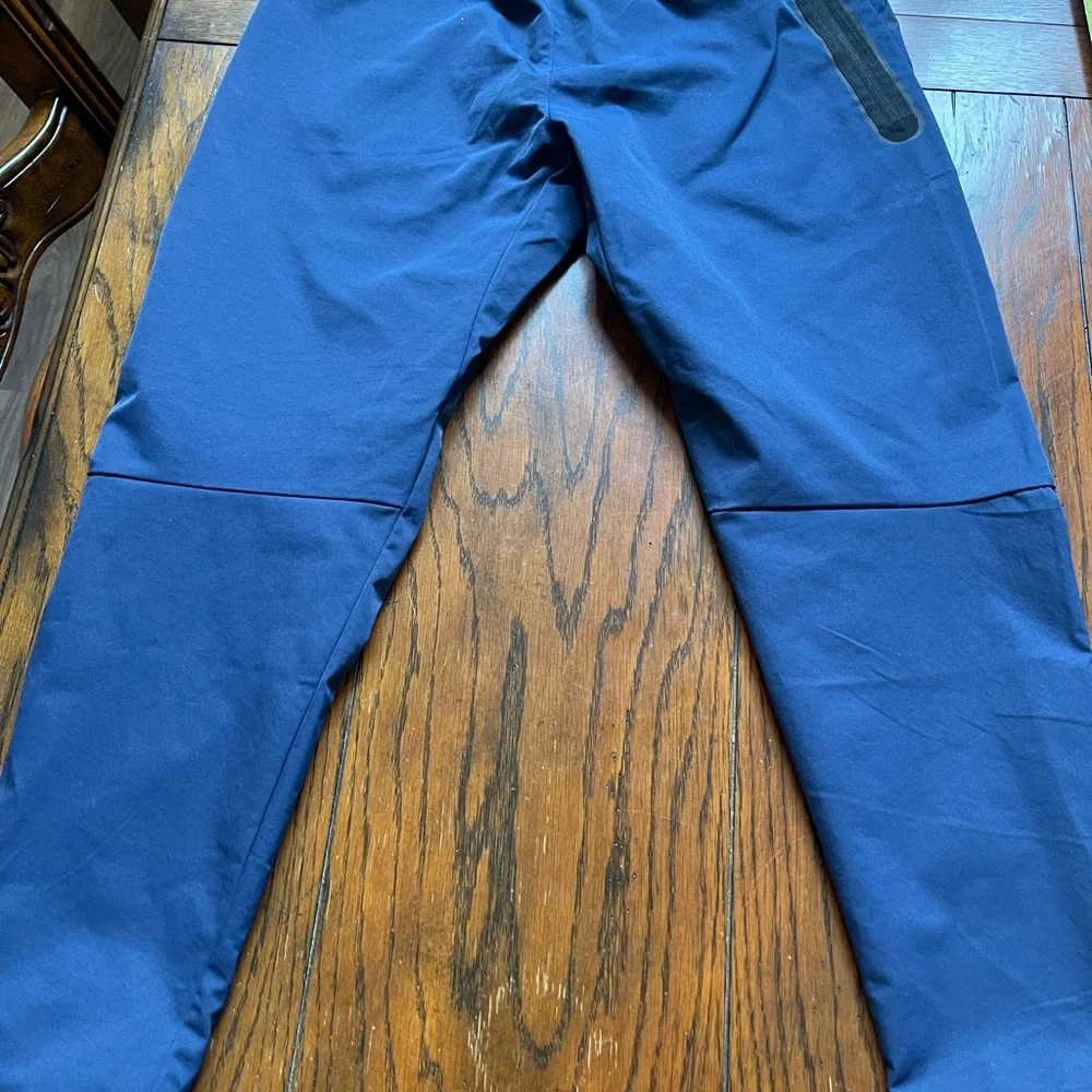 Nike Tech Essentials Unlined Commuter Pants